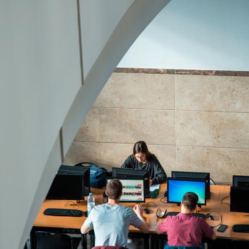 Licenciaturas Nacionais - interior da CLSBE com alunos